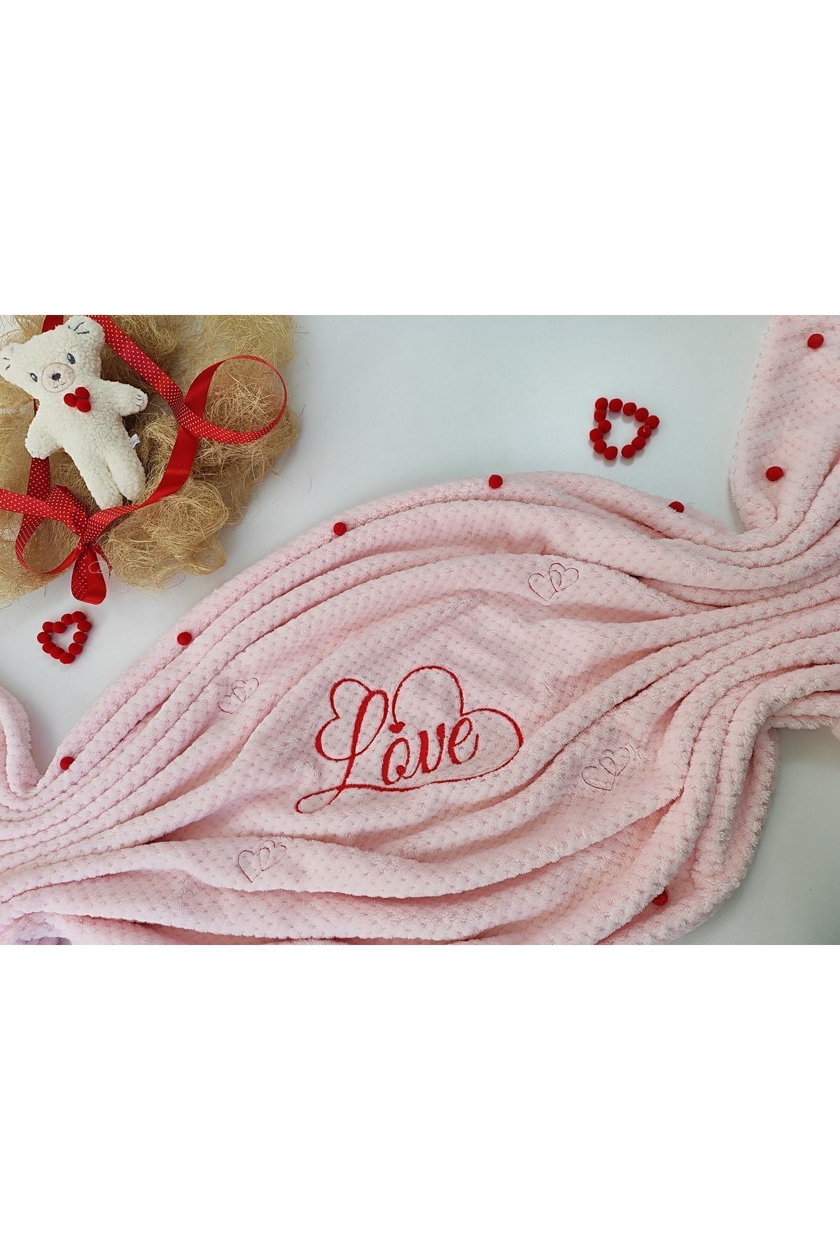 Sevgililer Günü Hediyesi Tv Battaniyesi Love Nakışlı Kalpli Ponponlu Koltuk Şalı Battaniye 160x90cm