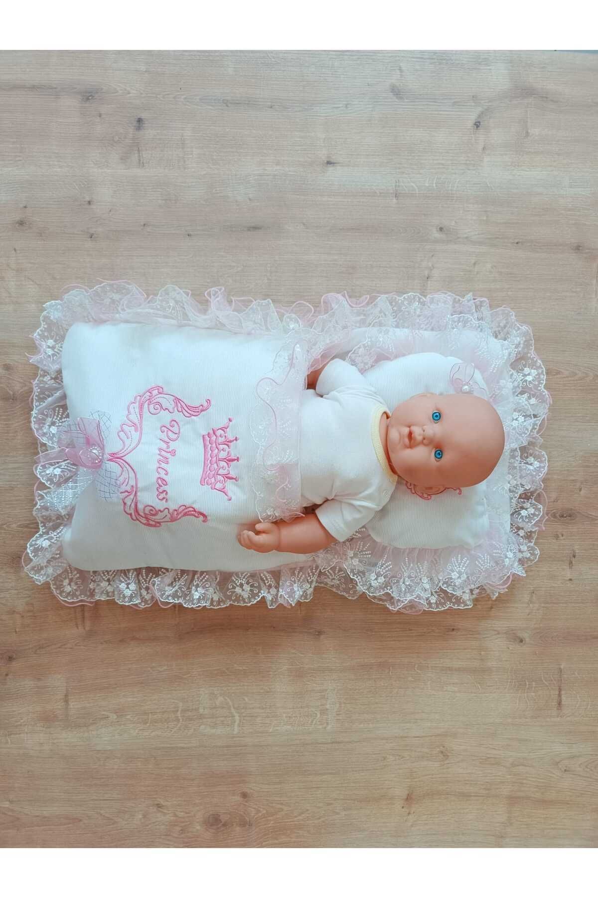 Kundaklı & Yastıklı Kız Bebek 3'lü Alt Açma Seti- Beyaz Pembe & Dantelli Yenidoğan Hastane Çıkışı