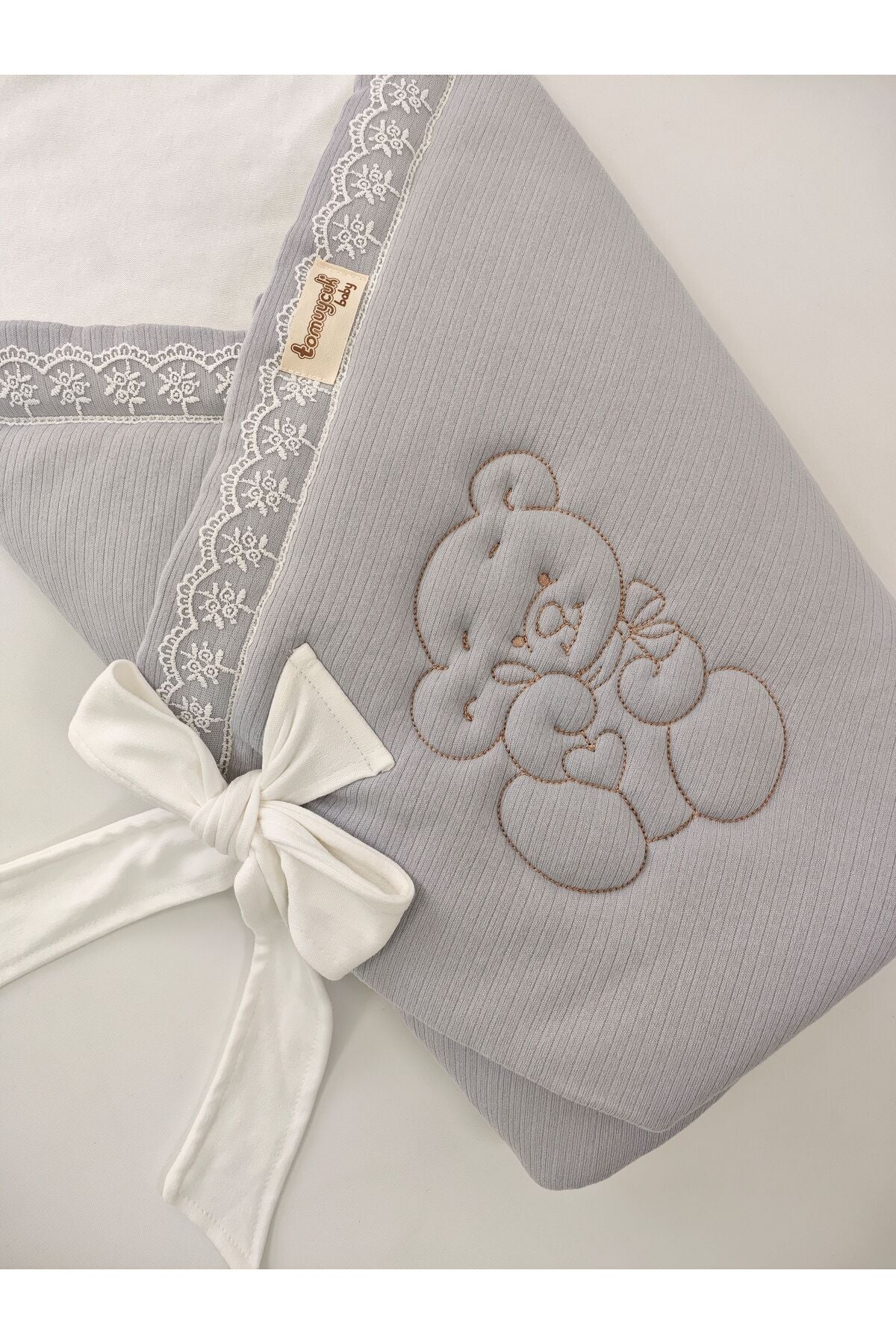 Gri Ayıcık Nakışlı %100 Pamuklu 85x85cm Bebek Battaniyesi | Kız Erkek Mevsimlik Uyku Kundağı