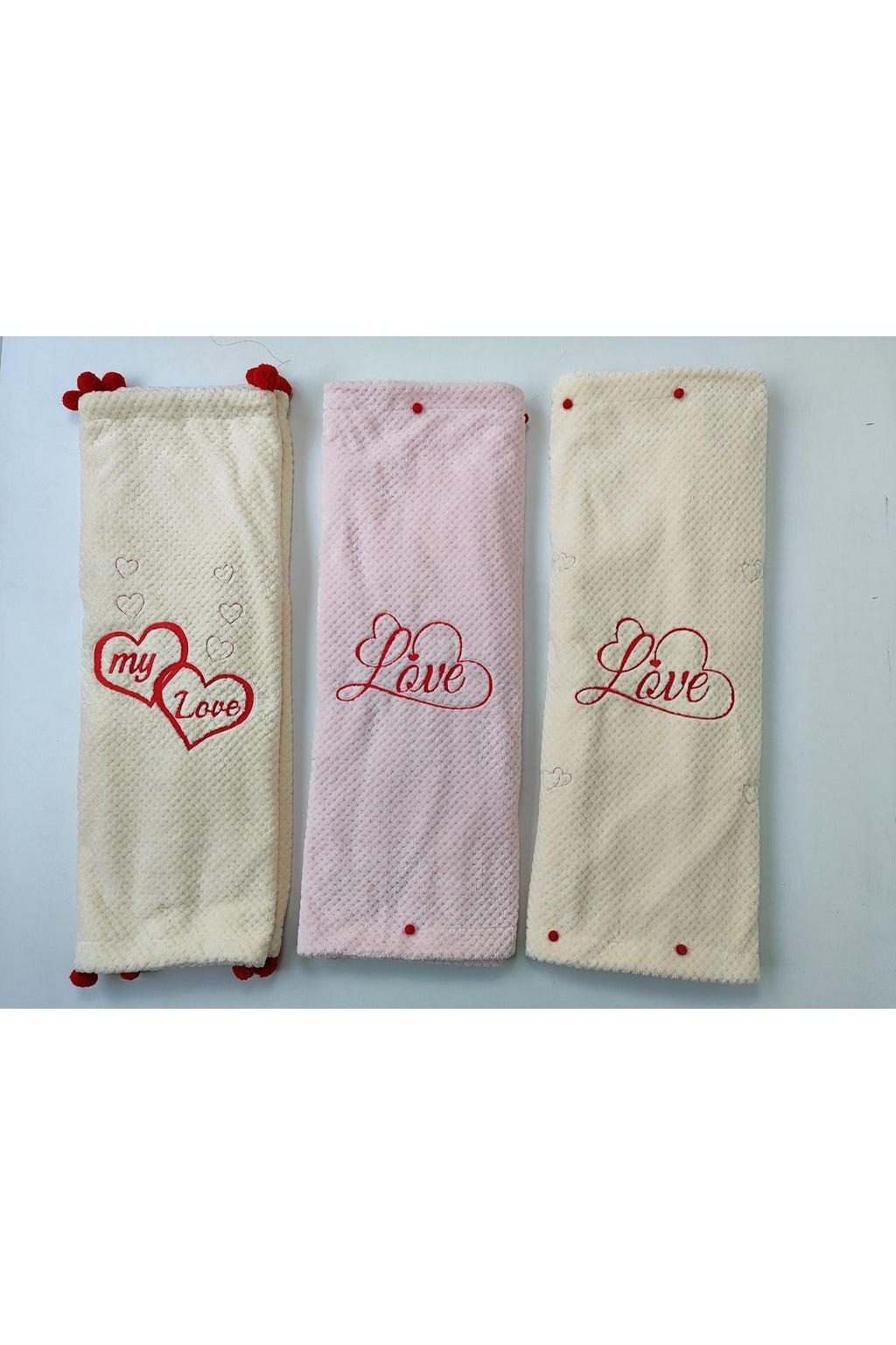 Sevgililer Günü Hediyesi Tv Battaniyesi Love Nakışlı Kalpli Ponponlu Koltuk Şalı Battaniye 160x90cm