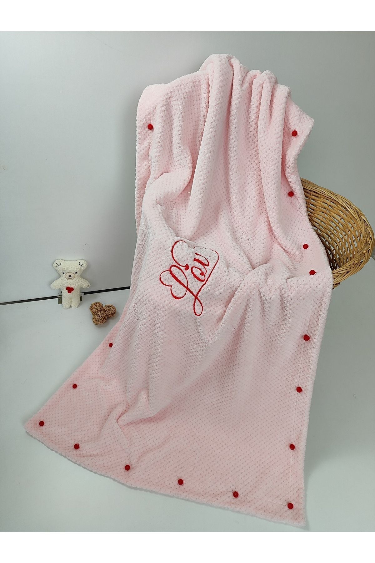 Sevgililer Günü Hediyesi Tv Battaniyesi Love Nakışlı Kalpli Ponponlu Koltuk Şalı Battaniye 160x90cm