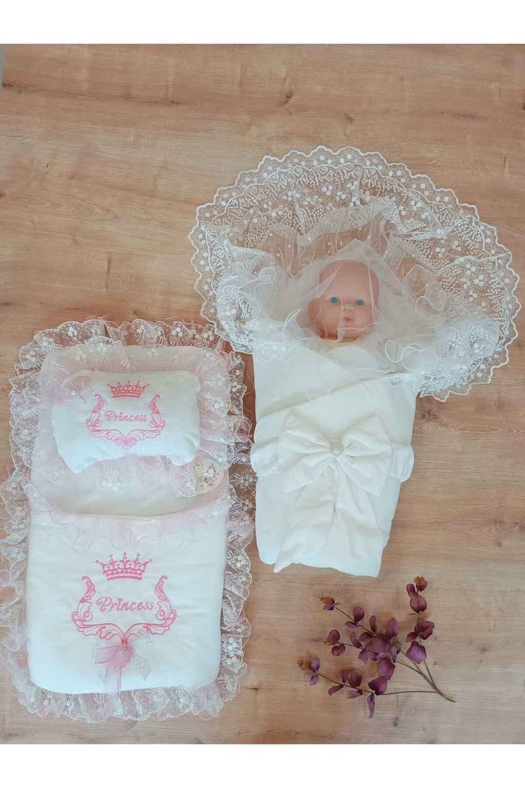 Kundaklı & Yastıklı Kız Bebek 3'lü Alt Açma Seti- Beyaz Pembe & Dantelli Yenidoğan Hastane Çıkışı