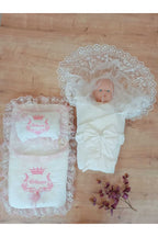 Kundaklı & Yastıklı Kız Bebek 3'lü Alt Açma Seti- Beyaz Pembe & Dantelli Yenidoğan Hastane Çıkışı