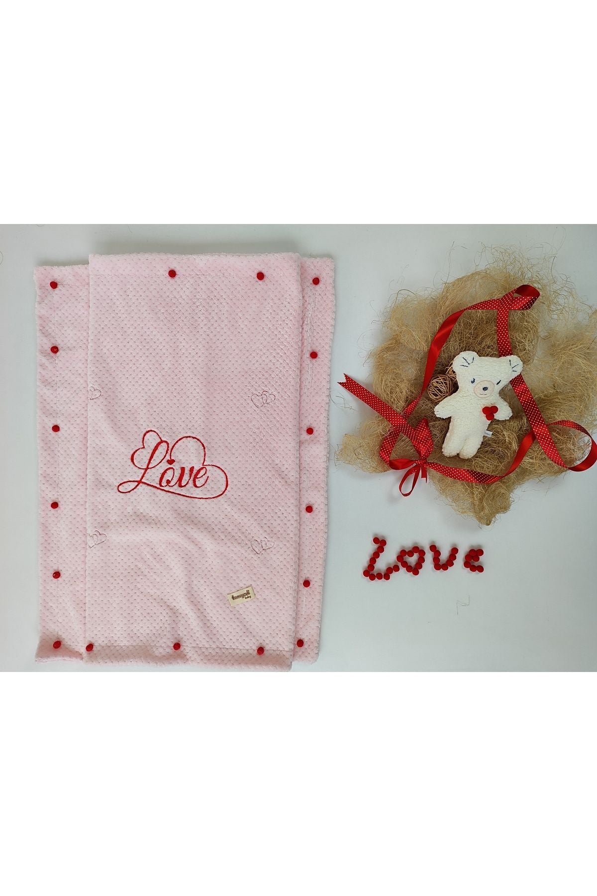 Sevgililer Günü Hediyesi Tv Battaniyesi Love Nakışlı Kalpli Ponponlu Koltuk Şalı Battaniye 160x90cm